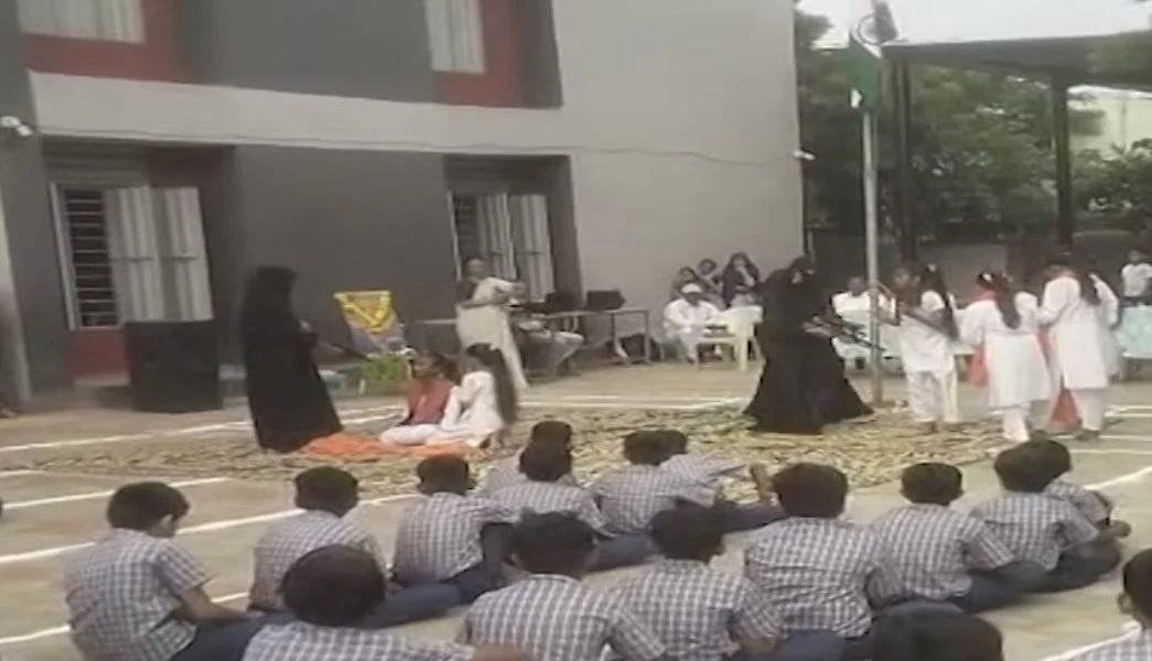 নাটকে সন্ত্রাসী দেখানো হয় বোরকা পরা মেয়েদের,  চাপে পড়ে ভুল স্বীকার স্কুল কর্তৃপক্ষের