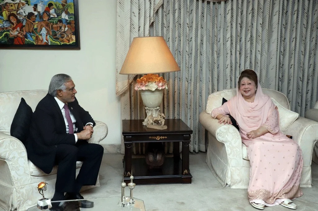খালেদা জিয়াকে দেখতে ফিরোজায় ইসহাক দার