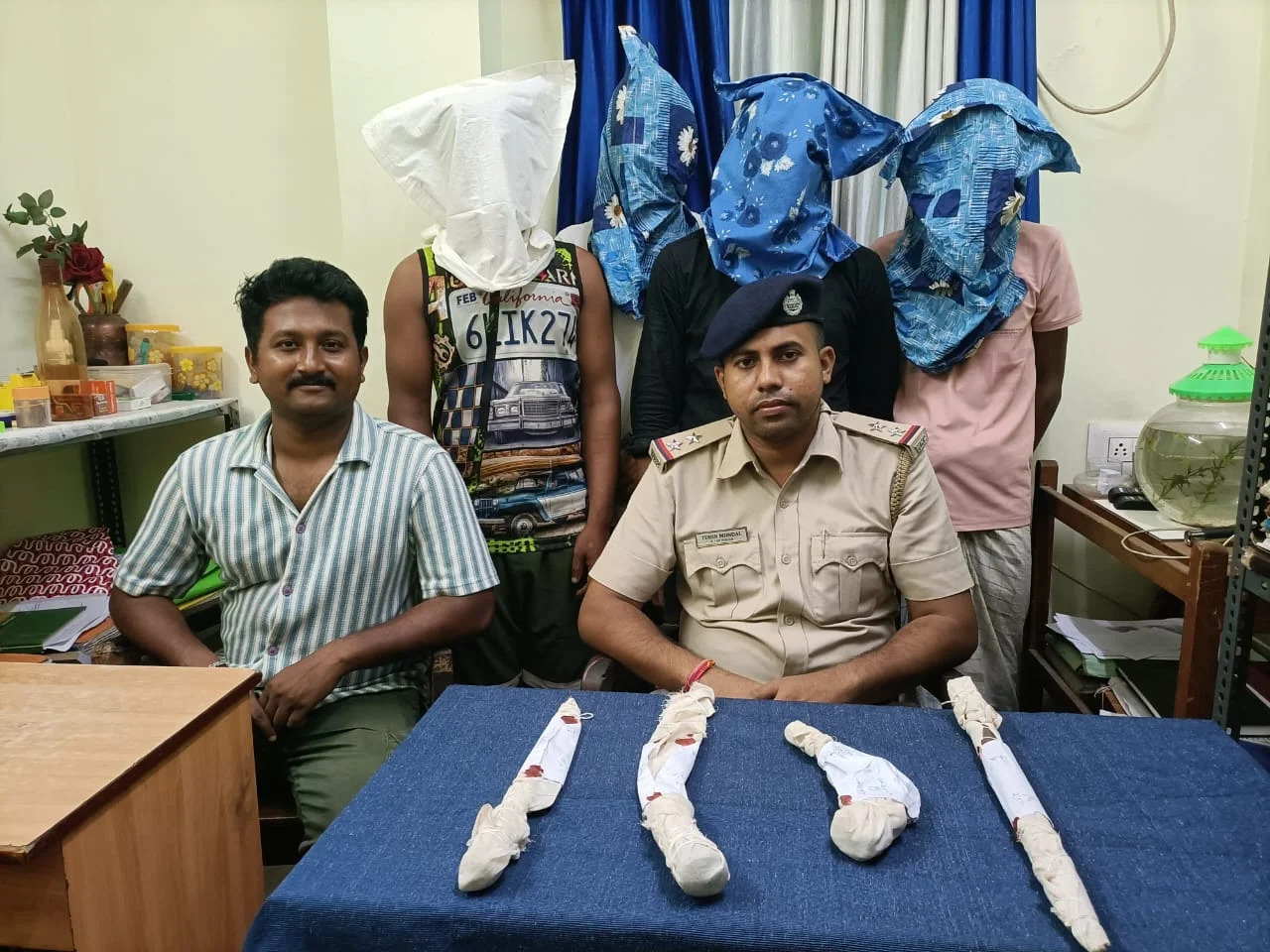 বারুইপুর পুলিশের তৎপরতায় আগ্নেয়াস্ত্র সহ গ্রেফতার চার দাগি দুষ্কৃতি