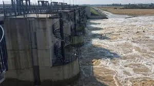 ডিভিসি-র জলে বিপদে বর্ধমান, আতঙ্কে রাত কাটছে বাসিন্দাদের