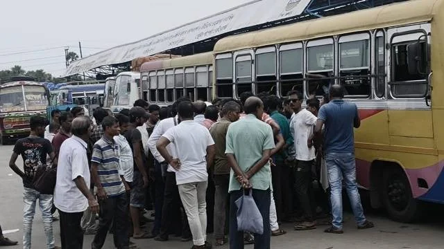 বর্ধমানে মিনিবাস পরিষেবা বন্ধ, সমস্যায় নিত্যযাত্রীরা