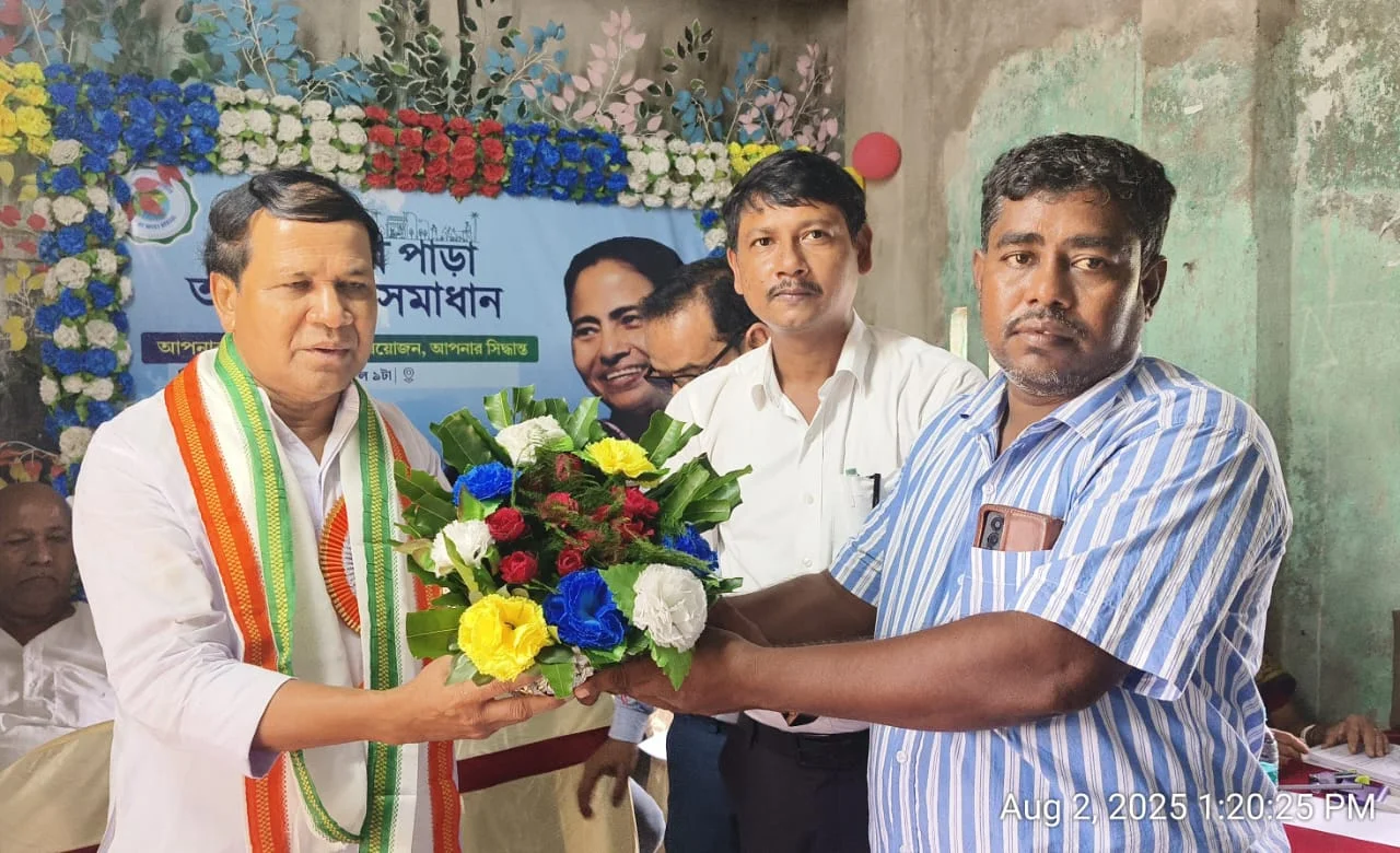 আমাদের পাড়া আমাদের সমাধান কর্মসূচিতে বাড়ি বাড়ি ঘুরলেন কাকদ্বীপের বিধায়ক