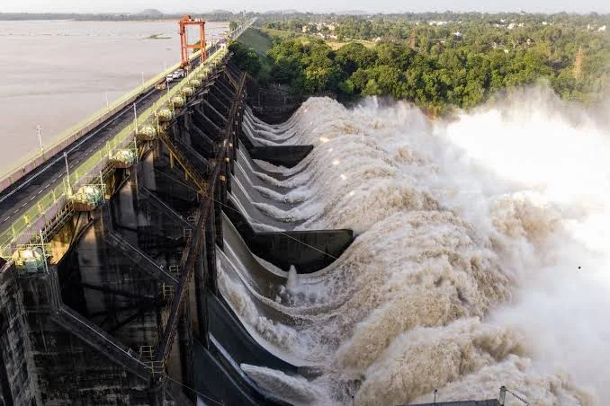 ডিভিসি-র জল ছাড়াকে ঘিরে তীব্র সংঘাত: ‘ম্যান মেড বন্যা’-র অভিযোগে কেন্দ্রকে কাঠগড়ায় তৃণমূলের
