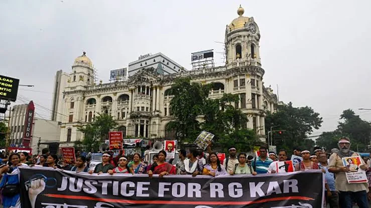 নবান্ন অভিযান উত্তপ্ত, পুলিশের লাঠির আঘাতে জখম আরজি কর কাণ্ডের নির্যাতিতার মা