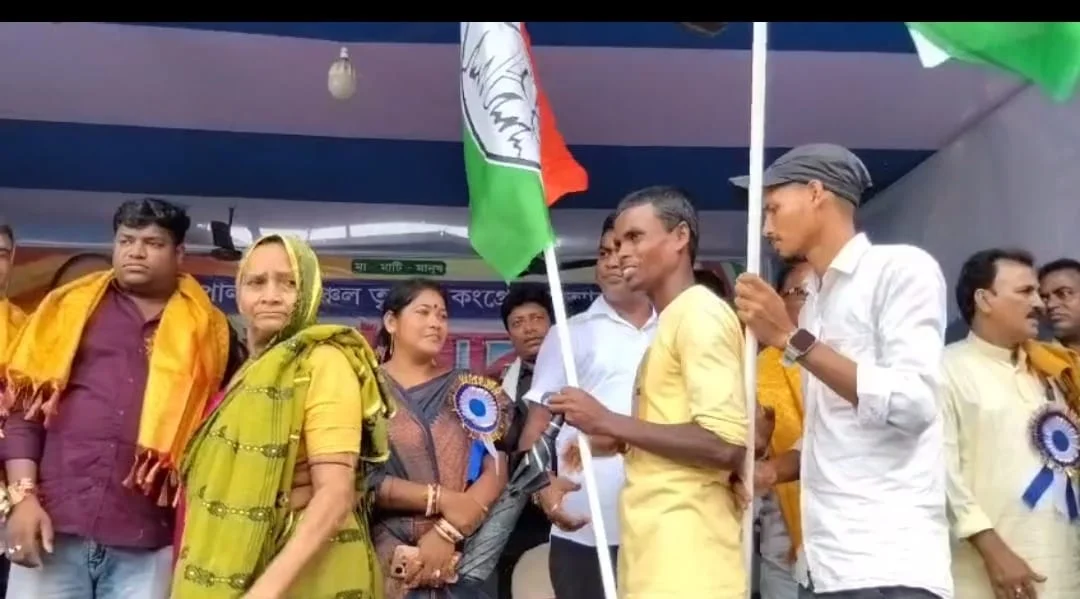 বিজেপি ছেড়ে দেড় হাজার কর্মী সমর্থক তৃনমূলে যোগ দিলেন কুলতলিতে