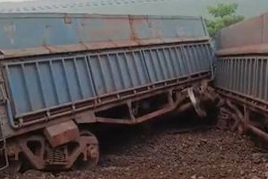 ঝাড়খণ্ডে বড়সড় রেল দুর্ঘটনা, বাতিল ২০টি ট্রেন