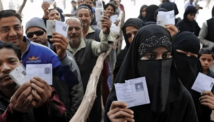 জীবিত ভোটারকে ‘মৃত’ দেখিয়ে নাম কাটার অভিযোগ, বাদুড়িয়ার BDO অফিসে তীব্র বিক্ষোভ