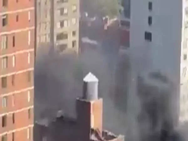 New York explosion: নিউ ইয়র্কে ‘বিস্ফোরণ’, কালো ধোঁয়ায় ঢাকল গোটা এলাকা