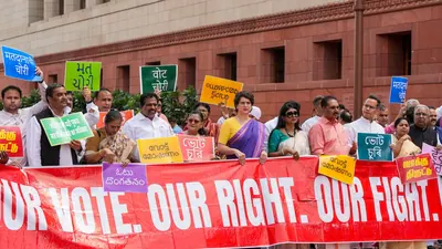 'বাঙালি’ নির্যাতনের প্রতিবাদে সংসদের বাইরে বিক্ষোভ অভিষেক বন্দ্যোপাধ্যায়ের