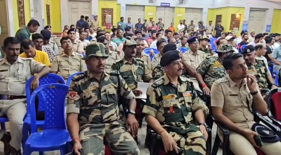 বসিরহাটে দূর্গাপুজোয় অপ্রীতিকর ঘটনায় এড়াতে পুলিশ-বিএসএফ বৈঠক