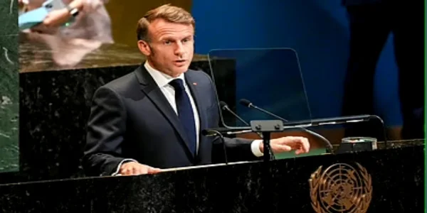 নিউইয়র্কের রাস্তায় ট্রাম্পকে ফোন করতে বাধ্য হলেন মাখোঁ