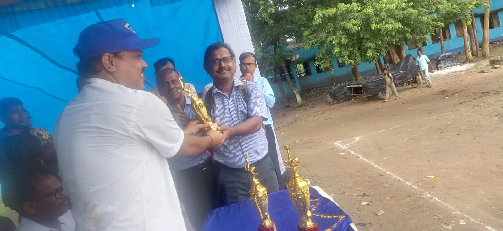 প্রাথমিক ও মাধ্যমিক শিক্ষকদের নিয়ে চতুর্দলীয় প্রীতি ফুটবল খেলা হল জয়নগরে