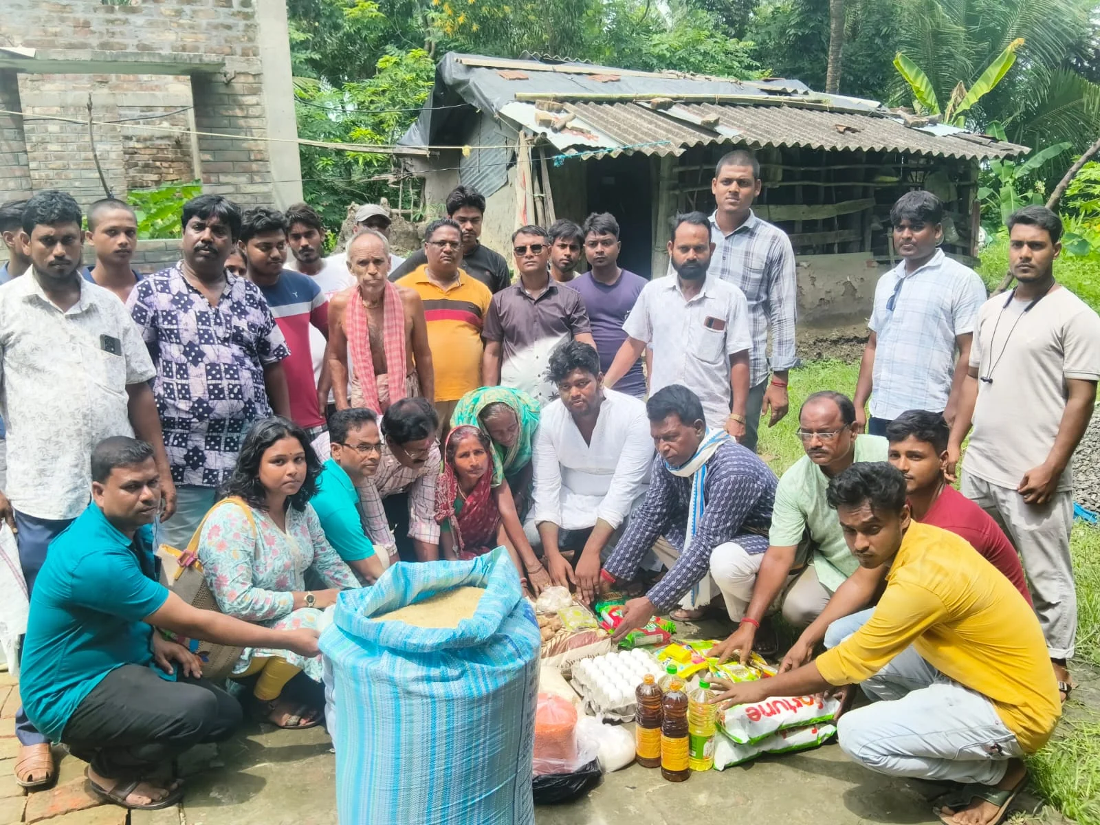 সরকারী সাহায্য অমিল, তৃণমূলের সাহায্যে বেঁচে রয়েছেন দুর্ঘটনায় মৃত ডেলিভেরী বয়ের পরিবার