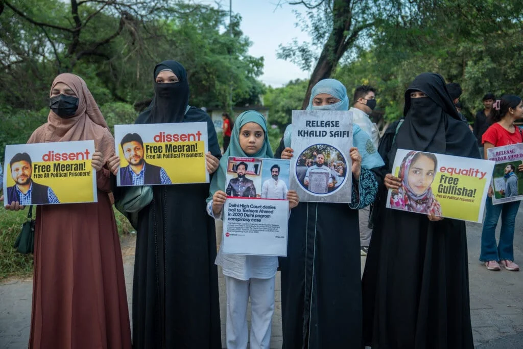 ৫ বছর পরও জেলবন্দি!<div class=