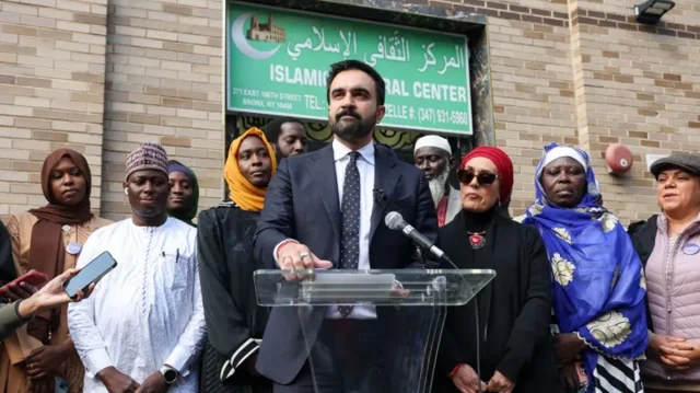 নিউ ইয়র্কে মুসলিম পরিচয় রক্ষার অঙ্গীকার: মসজিদের বাইরে জোহরান মামদানির আবেগঘন বক্তব্য