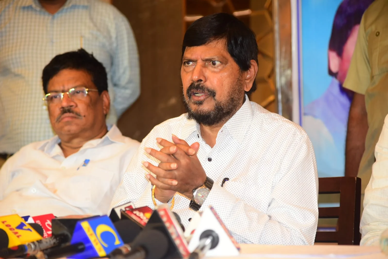 বিচারপতি গাভাই দলিত সম্প্রদায়ের, তাই উচ্চবর্ণের সহ্য হচ্ছে না: CJI-কে জুতো ছোড়া নিয়ে সরব কেন্দ্রীয় মন্ত্রী