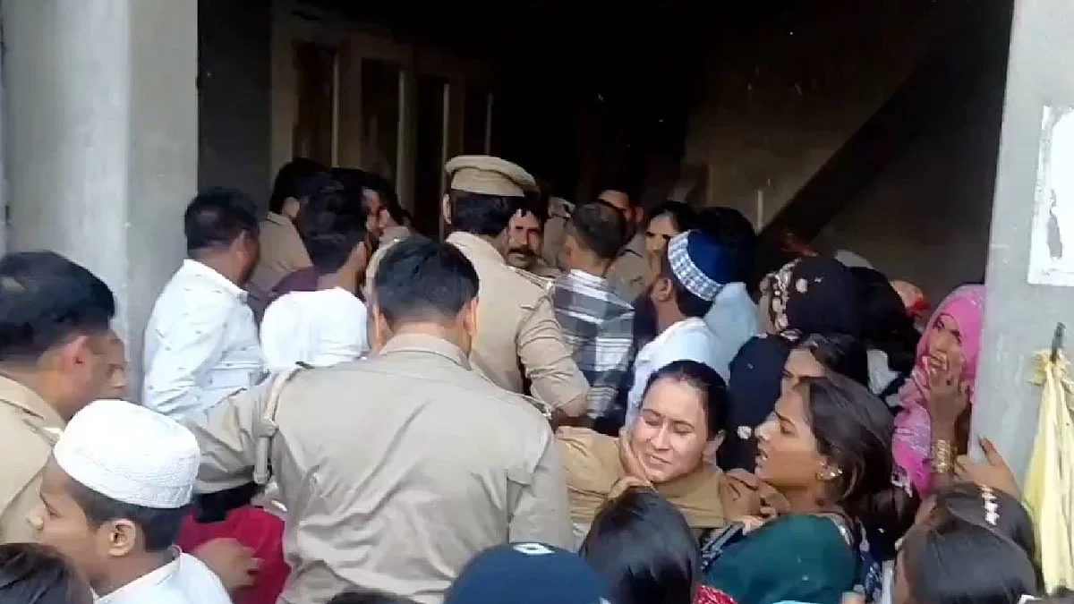 উত্তরপ্রদেশের বাগপতে মসজিদ চত্বরে নৃশংস হত্যাকাণ্ড, ইমামের স্ত্রী ও দুই সন্তানের রক্তাক্ত দেহ উদ্ধার