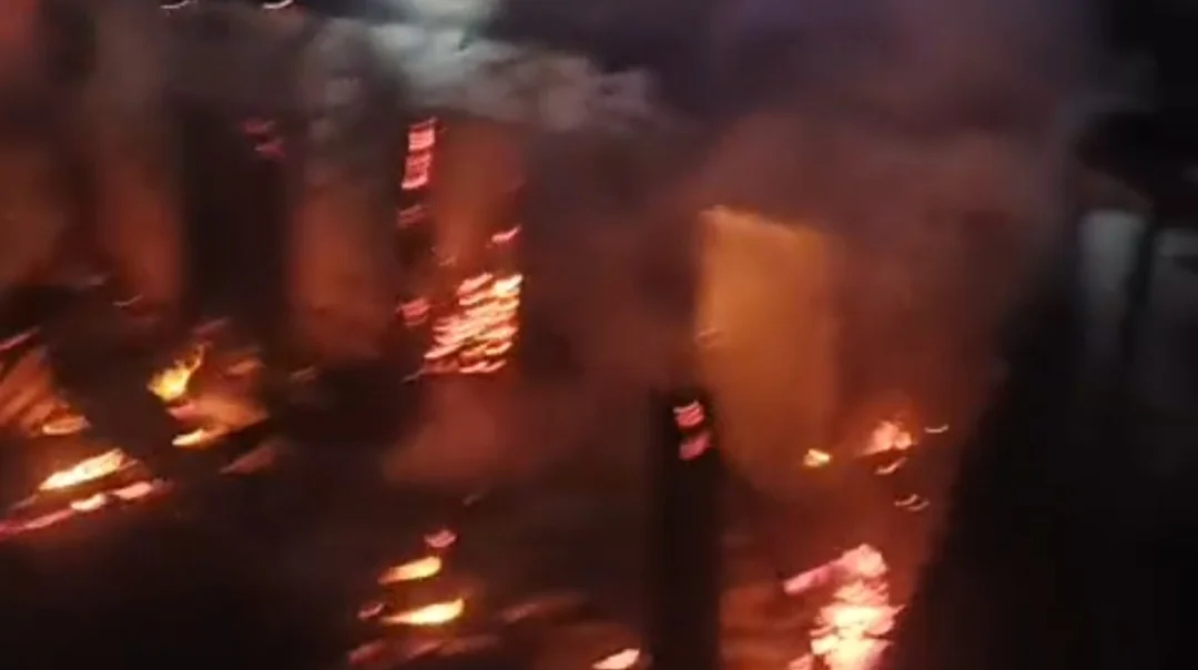 মঙ্গলকোটের শোলাশিল্প গ্রাম বনকাপাসিতে ভয়াবহ আগুন