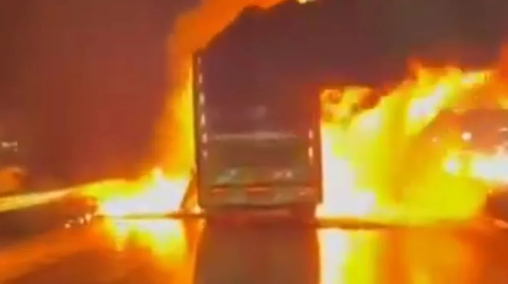 অন্ধ্রে মর্মান্তিক বাস দুর্ঘটনা, জ্বলন্ত বাসের ভিতরে আগুনে ঝলসে মৃত ২৫