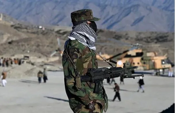 পাকিস্তানের বিমান হামলার প্রতিশোধে সীমান্তে প্রবল সংঘর্ষ, ভারী অস্ত্রে পালটা আফগান সেনাদের হামলা