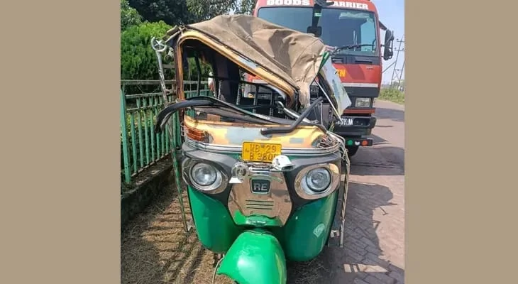 হলদিয়ায় সড়ক দুর্ঘটনায় মৃত ২, জখম অন্তত ৫