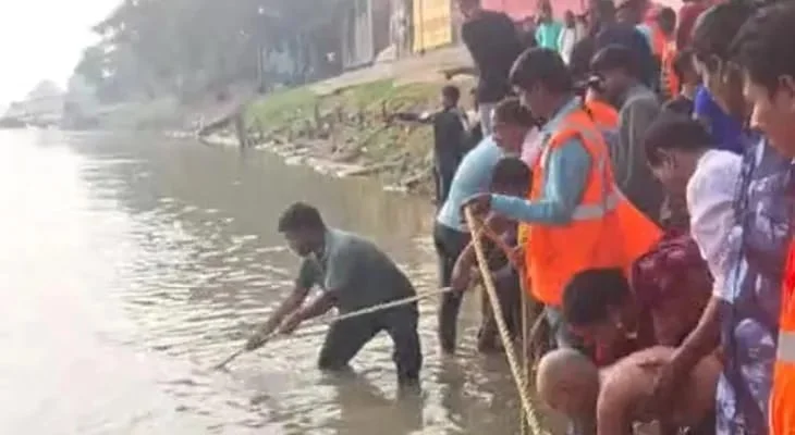 ছট পুজোর সকালে কাটোয়ায় মর্মান্তিক দুর্ঘটনা, ভাগীরথীতে তলিয়ে গেল দুই ভাই