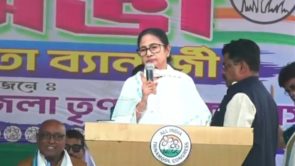 বাংলাকে আঘাত করলে প্রত্যাঘাত, SIR ইস্যুতে বিজেপিকে কড়া হুঁশিয়ারি মমতার