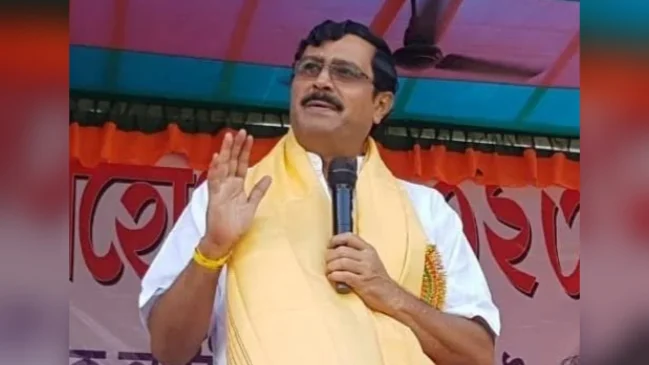 কেউ অসুস্থ হয়ে মারা গেলেও এসআইআর বোর্ড নিয়ে হাজির হচ্ছে তৃণমূল: বিএলওদের মৃত্যু নিয়ে বিজেপি নেতা