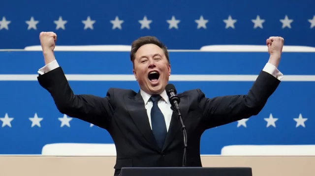 প্রথম ব্যক্তি হিসেবে ৭০০ বিলিয়ন ডলার সম্পদের মালিক ইলন মাস্ক