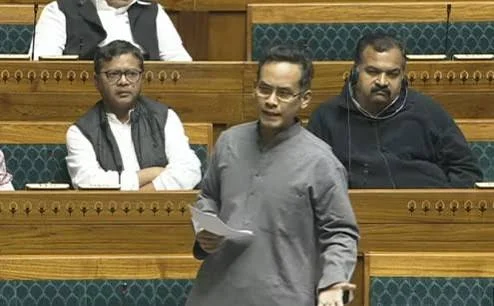 দেশজুড়ে বিপর্যস্ত ইন্ডিগোর পরিষেবা, কি করছে সরকার? কেন্দ্রকে তোপ বিরোধীদের