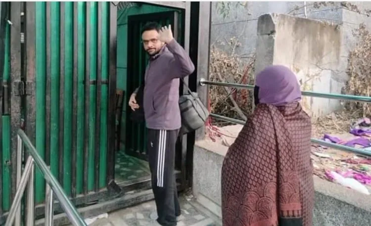 ১৪ দিনের অন্তর্বর্তী জামিন শেষ হওয়ার পর ফের তিহার জেলে আত্মসমর্পণ করলেন উমর খালিদ