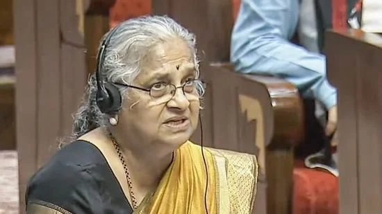 দেশের সমস্ত স্কুলে বাধ্যতামূলক হোক ‘বন্দে মাতরম’: সংসদে জোর শওয়াল সুধা মূর্তির