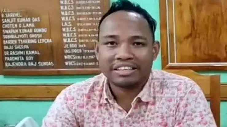 স্বর্ণকার খুনের মামলা: রাজগঞ্জের বিডিও প্রশান্ত বর্মনকে আত্মসমর্পণের নির্দেশ সুপ্রিম কোর্টের