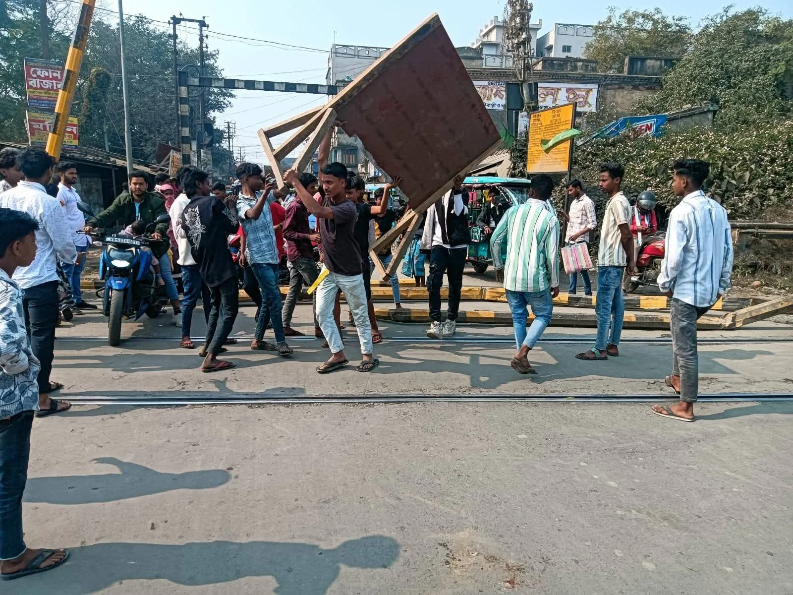 বিহারে পরিযায়ী শ্রমিককে হেনস্থায় উত্তাল বেলডাঙা, ফের জাতীয় সড়ক অবরোধ