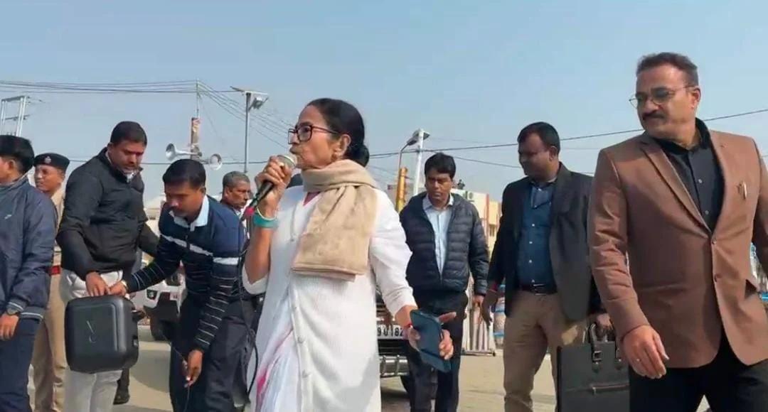 এসআইআর নিয়ে ফের তোপ মমতার, নিশানায় নির্বাচন কমিশন ও বিজেপির আইটি সেল