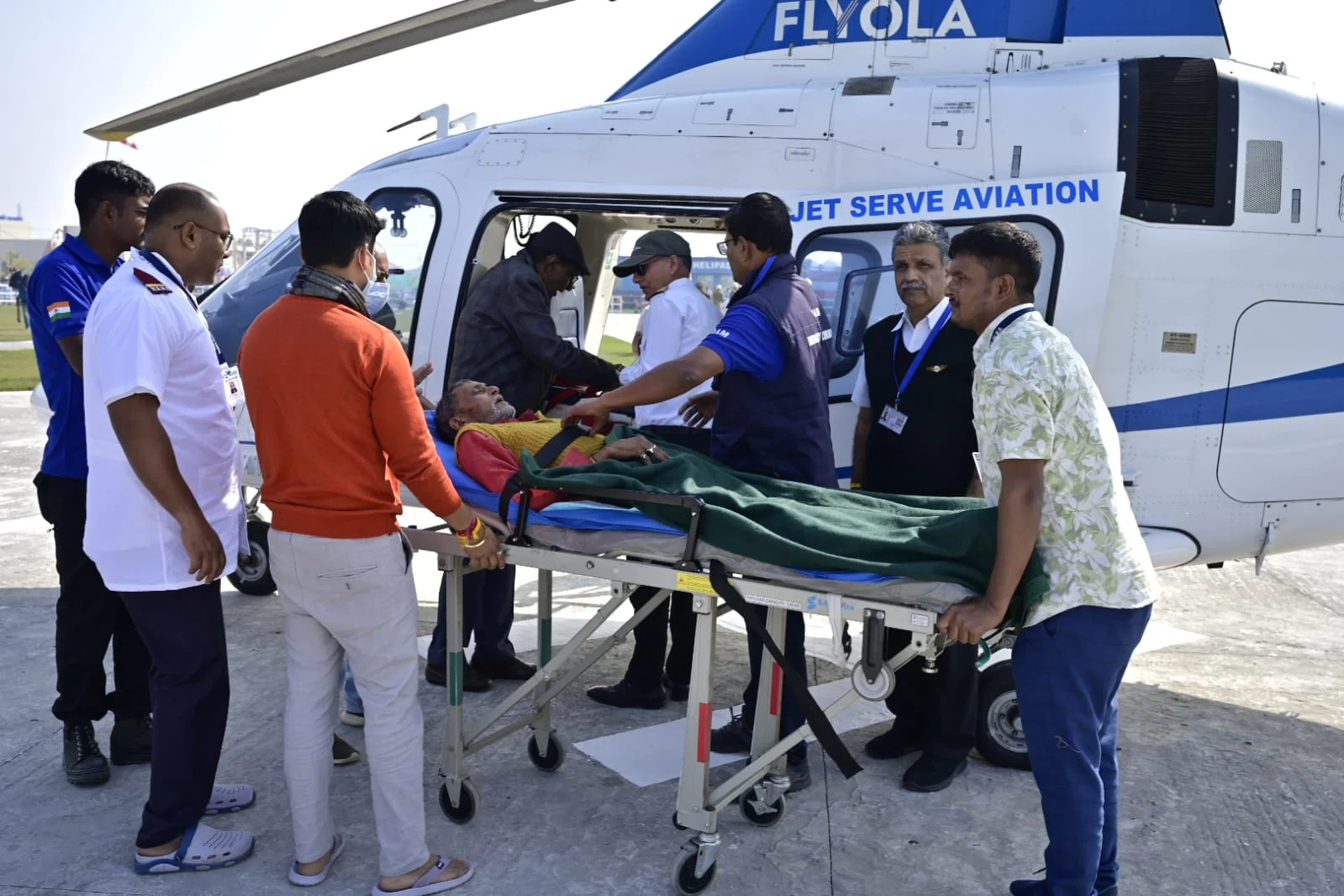 গঙ্গাসাগরে অসুস্থ ভিন রাজ্যের দুই তীর্থ যাত্রী, চিকিৎসার জন্য এয়ার অ্যাম্বুলেন্সে কলকাতায় পাঠালো প্রশাসন