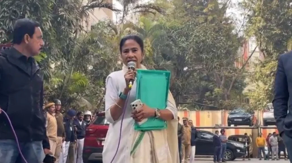 ভোটের স্ট্র্যাটেজি ছিনতাই, আমাদের তথ্য লুট করেছে: ইডি হানা নিয়ে বিজেপিকে আক্রমণ মমতার