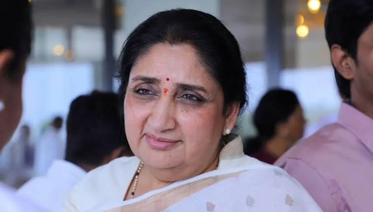 মহারাষ্ট্রের প্রথম মহিলা উপ-মুখ্যমন্ত্রী পদে শপথ নিলেন সুনেত্রা পওয়ার