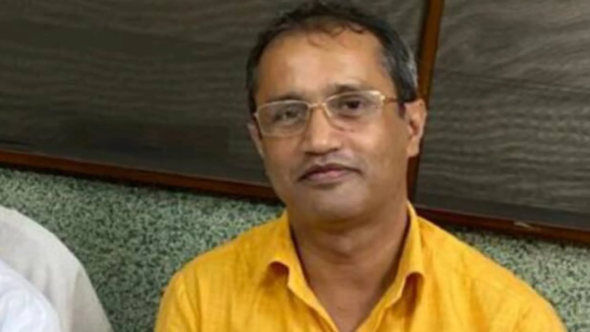 বিজেপিতে বড় ধাক্কা, গোর্খাল্যান্ডের দাবি সরিয়ে 'উন্নয়নের' লক্ষ্যে তৃণমূলে নাম লেখালেন কার্শিয়ংয়ের বিজেপি বিধায়ক