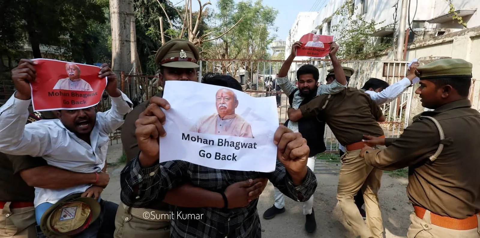 লখনউ বিশ্ববিদ্যালয়ে "মোহন ভাগবত ফিরে যাও" স্লোগান, আটক ছাত্রদের  হাসানগঞ্জ থানায় স্থানান্তর