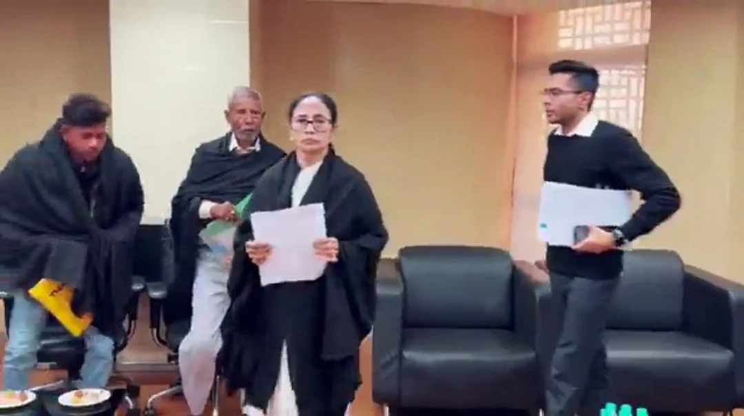 নির্বাচন কমিশনের সঙ্গে বৈঠক, 'এমন কমিশন দেখিনি' বেরিয়ে তোপ মুখ্যমন্ত্রীর