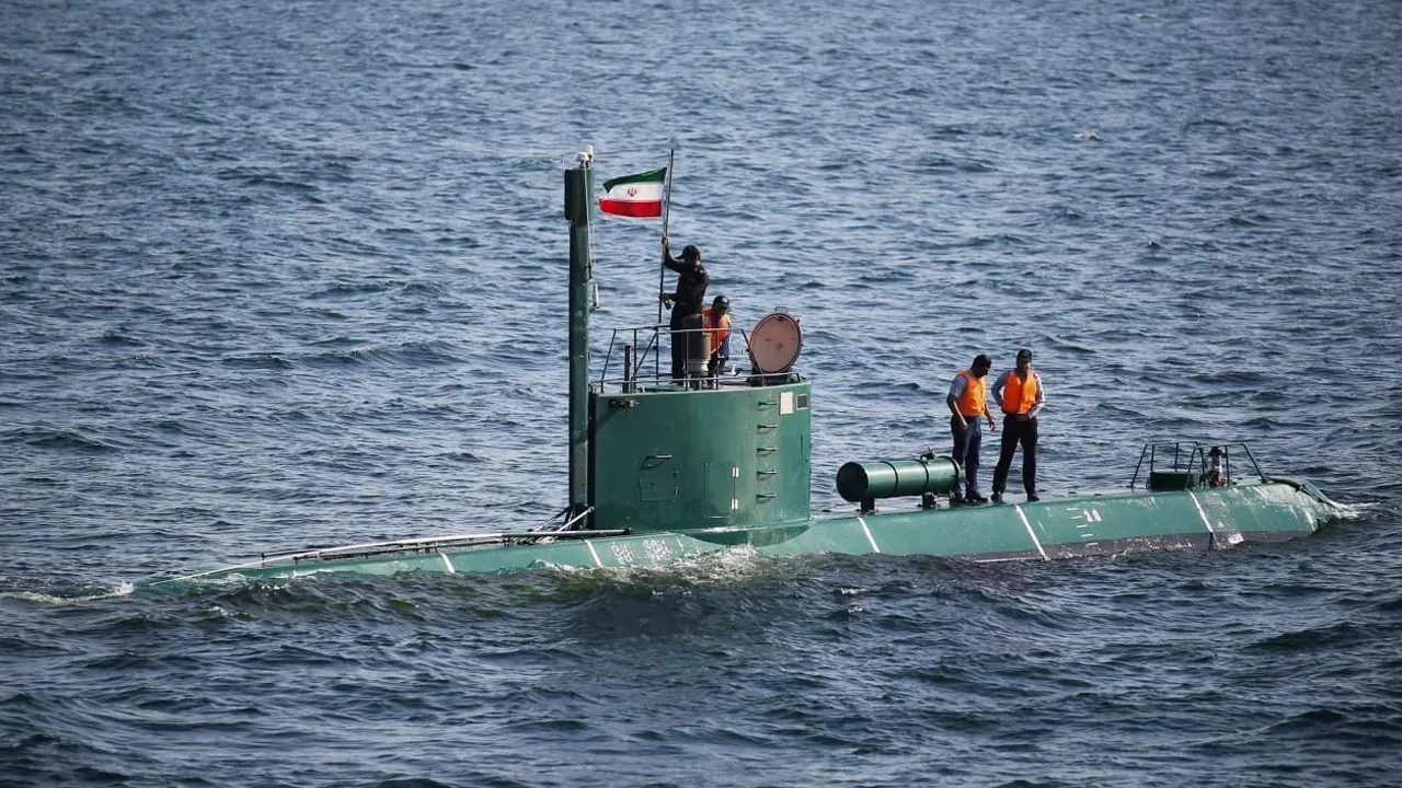 হরমুজ প্রণালীতে ইরানের সামরিক মহড়া শুরু, বাড়ছে আঞ্চলিক উত্তেজনা