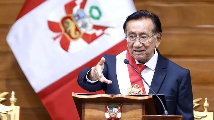 পেরুর নতুন অন্তর্বর্তী প্রেসিডেন্ট প্রাক্তন বিচারপতি হোসে মারিয়া বালকাজ়ার