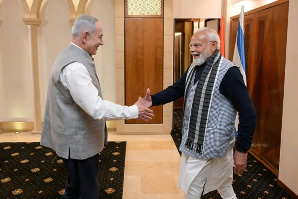 এই প্রথম কোনও ভারতীয় প্রধানমন্ত্রী ইজরায়েল সংসদে ভাষণ দিলেন, নরেন্দ্র মোদির মতো পোশাকে বেনিয়ামিন নেতানিয়াহু