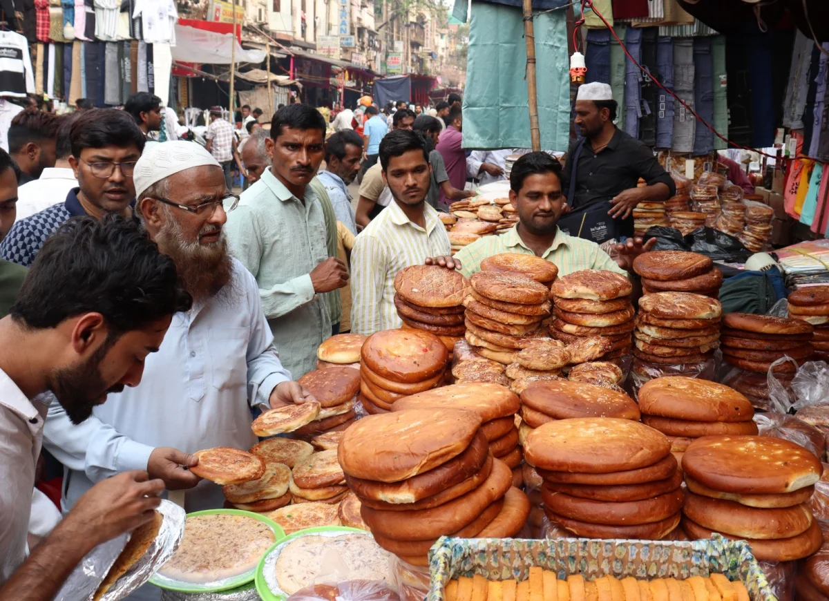 রমজানে চাহিদা তুঙ্গে বাকর খানির জাকারিয়া স্ট্রিটে