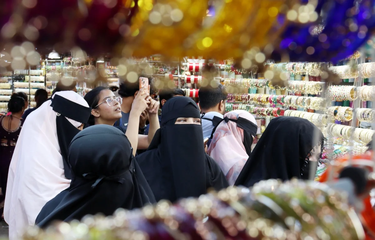 ঈদের আগে কেনাকাটা নিউমার্কেটে
