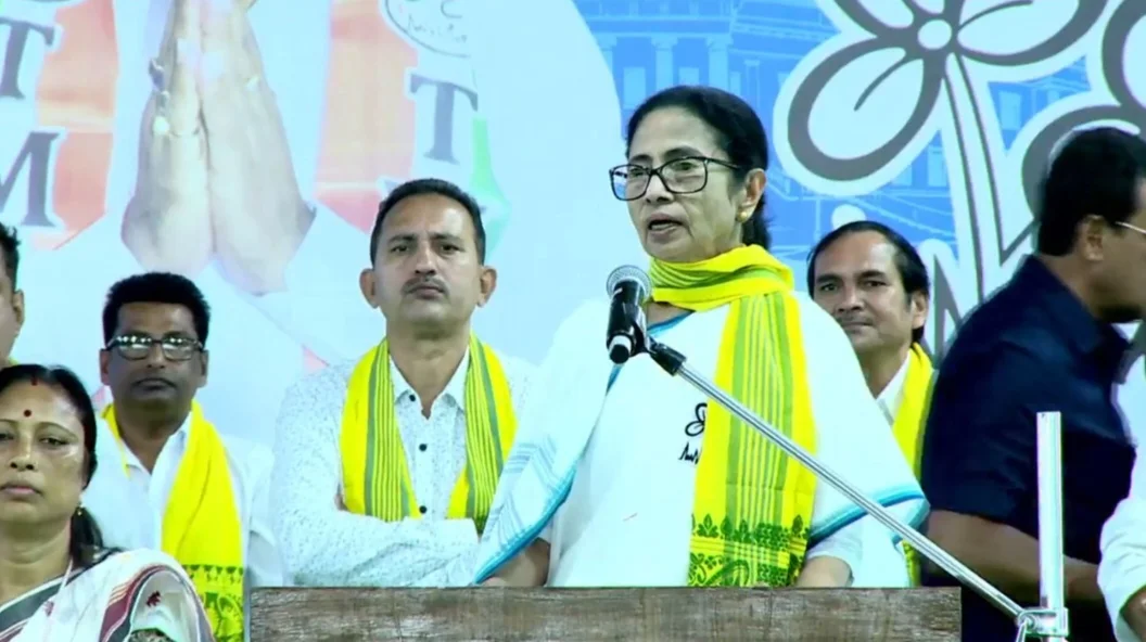 ‘আমি বেঁচে থাকতে এনআরসি-ডিটেনশন ক্যাম্প হবে না’, ময়নাগুড়ি থেকে তোপ মমতার