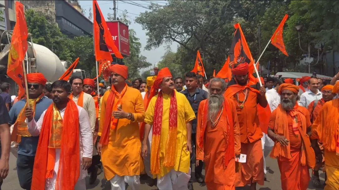 নিউ টাউনে রামনবমীর মিছিলে অস্ত্র, পুলিশি বাধায় বচসা; রামরাজ্যের ডাক শুভেন্দুর