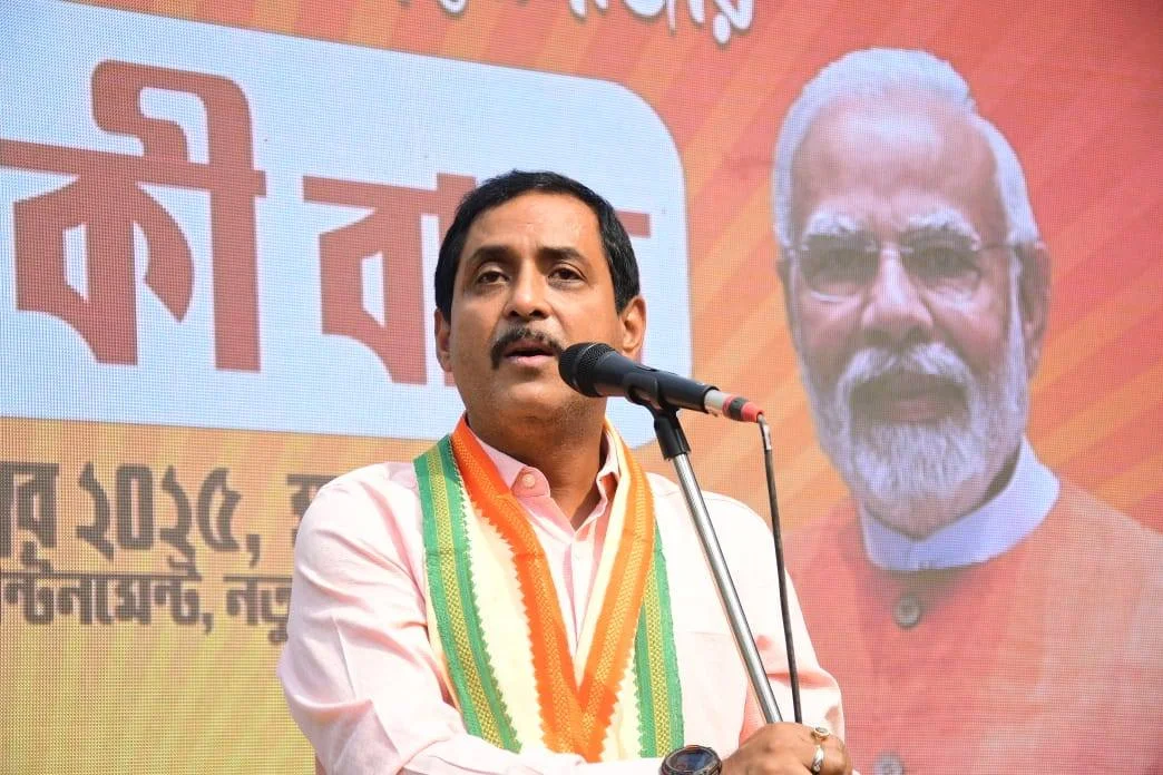 বরানগরে প্রচারে উত্তেজনা, ‘চোর চোর’ স্লোগানে বিক্ষোভের মুখে পড়লেন বিজেপি প্রার্থী সজল ঘোষ