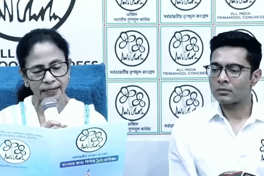 মুখ্যমন্ত্রীকে কুরুচিকর ভাষায় আক্রমণ, ভিডিও দেখিয়ে কমিশনের হস্তক্ষেপ চাইলনে অভিষেক